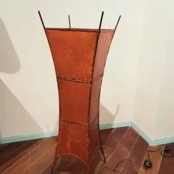 Lampada Etnica Pelle Arancio Svasata Quadrata 118h