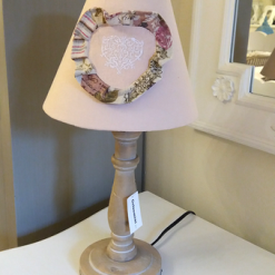 Lampada Legno Naturale Paralume Rosa Con Cuore