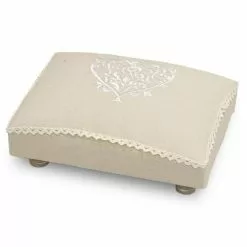 Poggiapiedi Imbottito Beige Con Ricamo Cuore